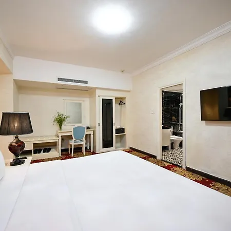California Saigon Hotel & Rooftop Pool Ho Chi Minh City Exterior photo