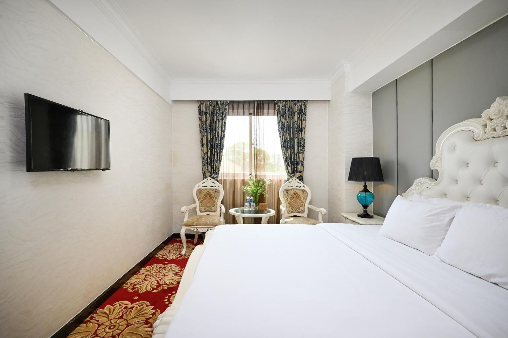 Отель California Saigon & Rooftop Pool