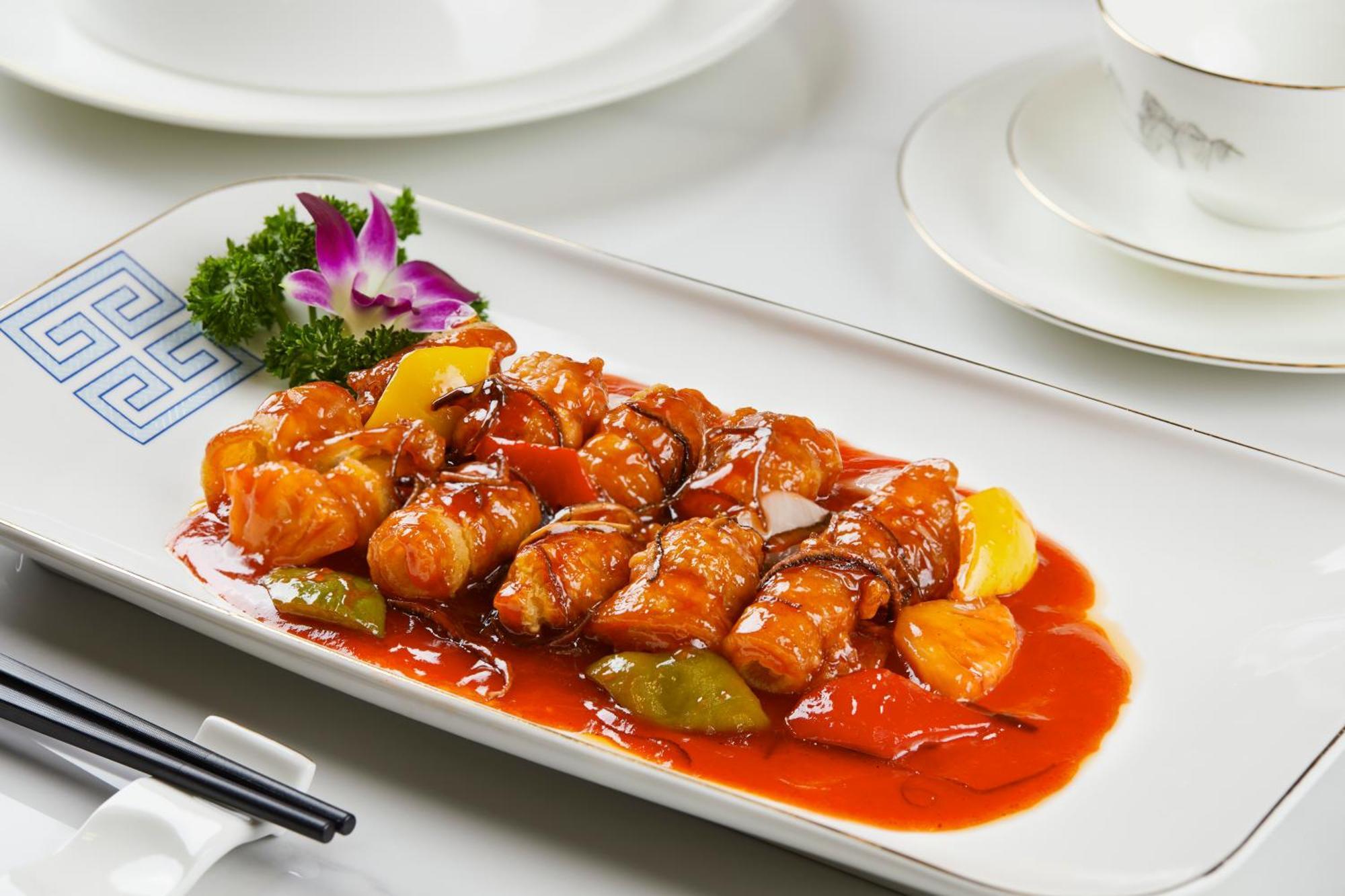 California Saigon & Rooftop Pool Отель