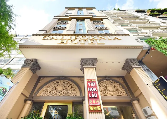 California Saigon Hotel & Rooftop Pool
